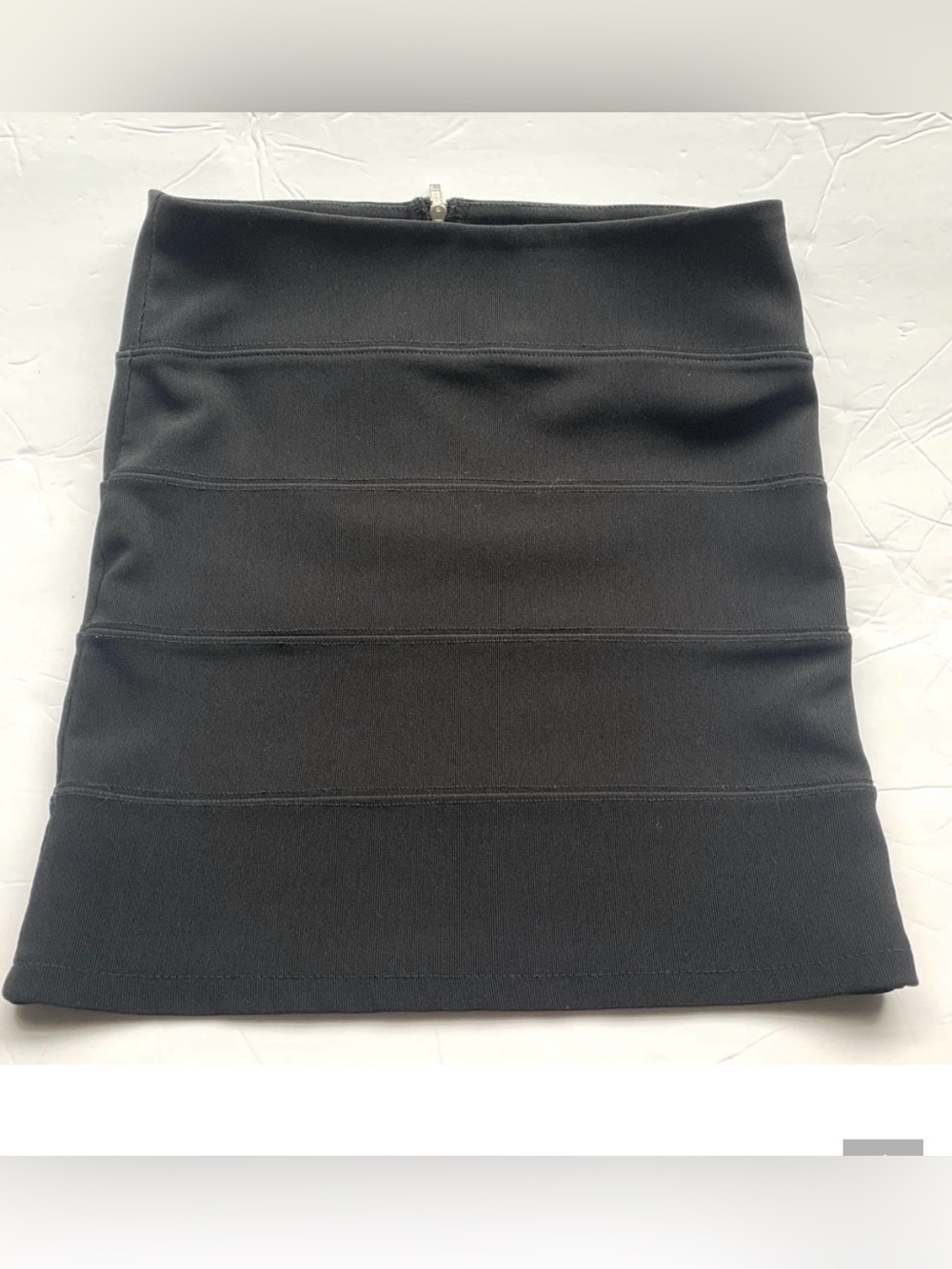 TOPSHOP BANDAGE MINI SKIRT STRETCH BLACK FEMININE FLATTERING SIZE 4